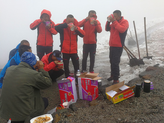 為了南景區(qū)早日開放，他們在行動