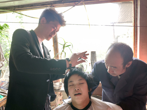 黨員情系貧困戶 端午慰問(wèn)暖人心