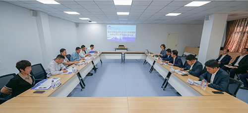 省森工集團露水河林業(yè)局與長白山旅游股份有限公司就森林旅游、促進林業(yè)轉(zhuǎn)型升級開展業(yè)務對接