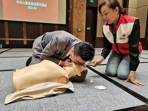 “護航長白山旅游服務(wù)，獻(xiàn)禮建黨百年”救護培訓(xùn)活動