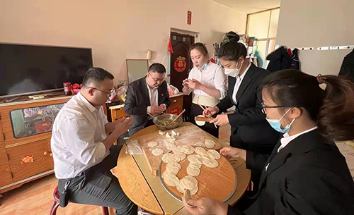 溫泉黨支部開(kāi)展“真情關(guān)懷暖人心”主題黨日活動(dòng)