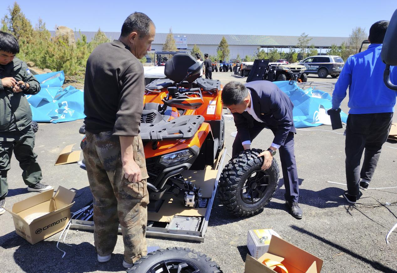 城區(qū)運(yùn)營黨支部開展“我是黨員我?guī)ь^、立足崗位做貢獻(xiàn)”主題黨日活動