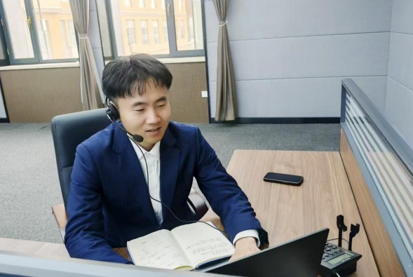 呂達：用聲音溫情守護，以服務(wù)增光添彩